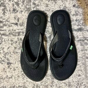 Sanuk Black Flip Flop Sandals